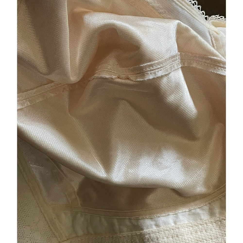 Playtex 18 Hour Bra 38 DD Beige 4693 Wire Free Unlined Lace Trim Wide Straps - Picture 6 of 6